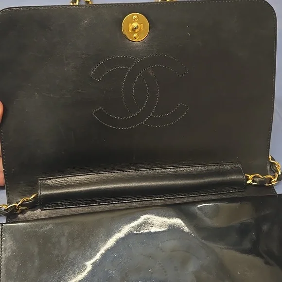 CHANEL Patent Leather Single Flap Black Bag-Broken Clasp - Picture 2 of 6